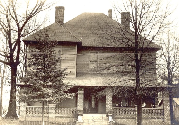 William Walker House on Section line St.